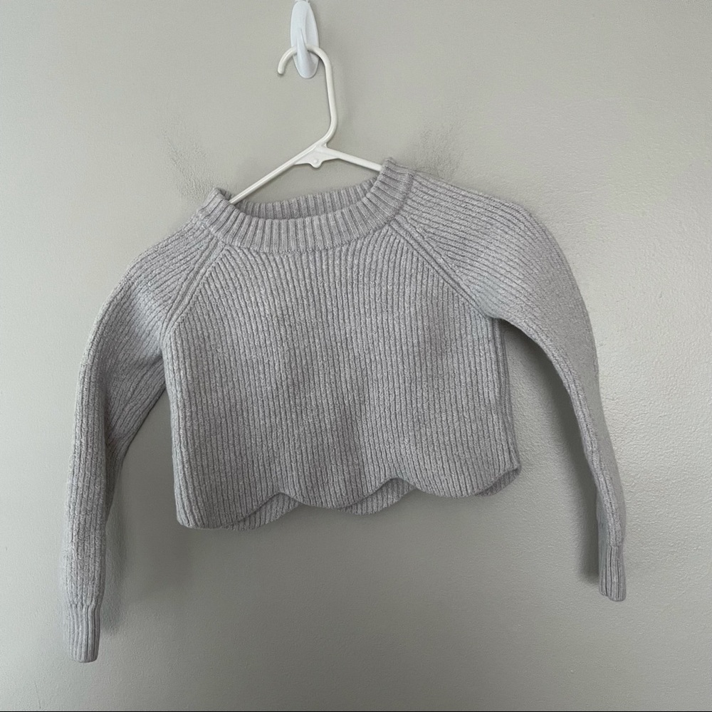 Aritzia Wilfred cropped scallop hem sweater